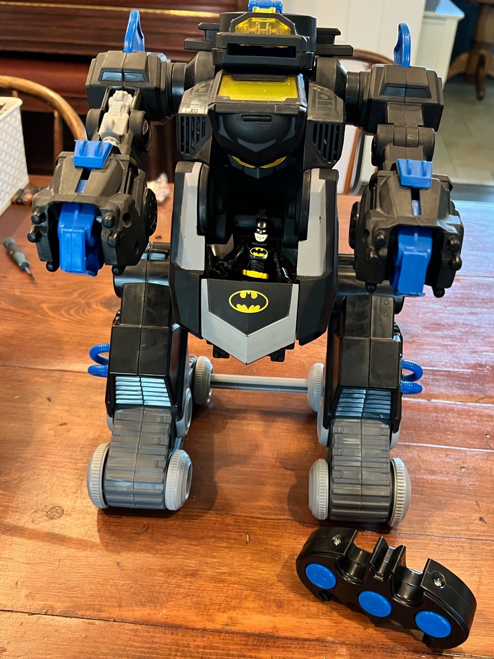 DC Comics Batman Batbot Xtreme RC Transforming Vehicle with Batman Figure